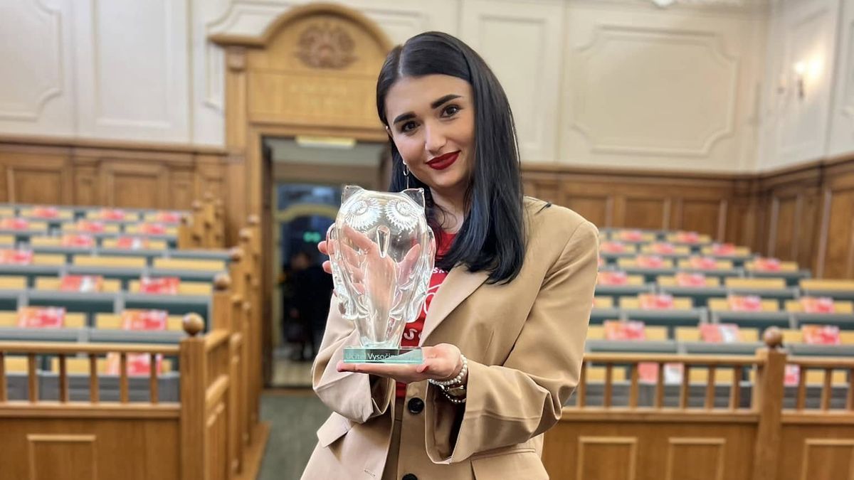 Pěšky uprchla s kočárkem před válkou. Dnes patří mezi nejlepší učitele v Česku